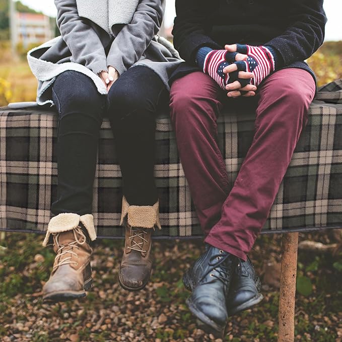 DUKUSEEK Stadium Blanket for Outdoor Sports, Waterproof Hooded Blankets, Windproof Warm Fleece Blankets for Camping Stadium, Beach, Picnic, Concerts, Car, Dog, 79x58