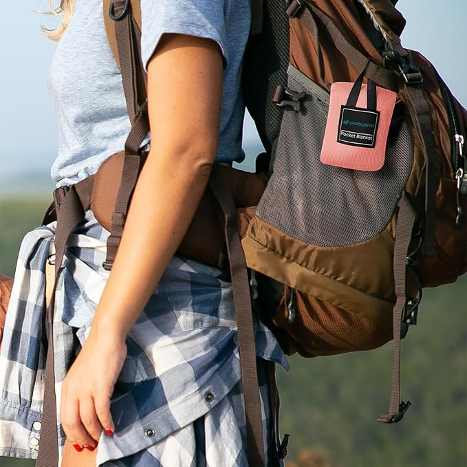 Odoland Beach Picnic Blanket, 43.3" x 27.5" SandProof Waterproof Outdoor Pocket Blanket with Portable Bag, Foldable Lightweight Sand Free Beach Mat for 1 People Hiking, Camping, Travel, Pink