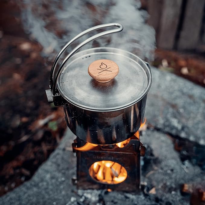 überleben Kessel Camp Kettle - Camping Cookware, Tea Kettle - 37fl oz Camping Pot for Boiling Water - Bushcraft Cooking Gear, Campfire Kettle w/Locking Lid & Steam Vents, Canvas Bag