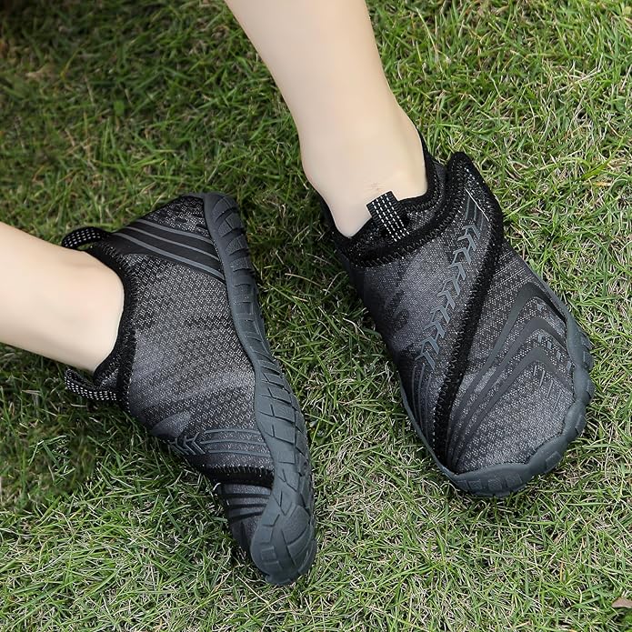 UBFEN Water Shoes for Kids Boys Girls Aqua Socks Barefoot Beach Sports Swim Pool Quick Dry Lightweight Toddler Little Big Kid