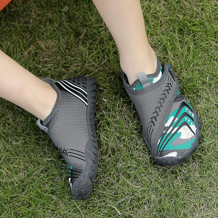 UBFEN Water Shoes for Kids Boys Girls Aqua Socks Barefoot Beach Sports Swim Pool Quick Dry Lightweight Toddler Little Big Kid