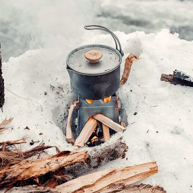 überleben Kessel Camp Kettle - Camping Cookware, Tea Kettle - 37fl oz Camping Pot for Boiling Water - Bushcraft Cooking Gear, Campfire Kettle w/Locking Lid & Steam Vents, Canvas Bag