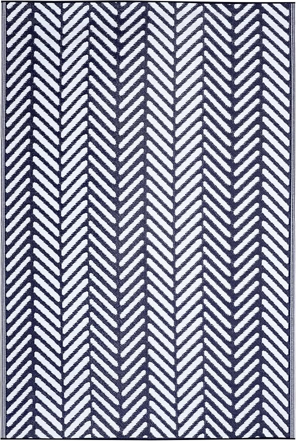 FH Home Outdoor Rug - Waterproof, Fade Resistant, Reversible - Premium Recycled Plastic - Herringbone - Patio, Deck, Porch, Balcony, Laundry Room - Fresno - Navy Crease Free - 4 x 6 ft